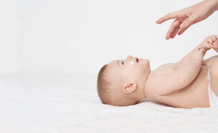 Cuidado del bebé (recién nacido) para piel sensible - Higiene de la piel